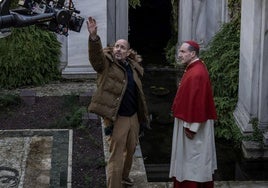 Ralph Fiennes, un cardenal con más esquinas que el Vaticano en 'Cónclave'