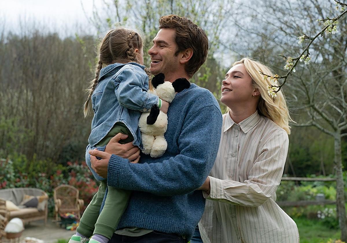 Andrew Garfield con Florence Pugh en 'Vivir el momento'