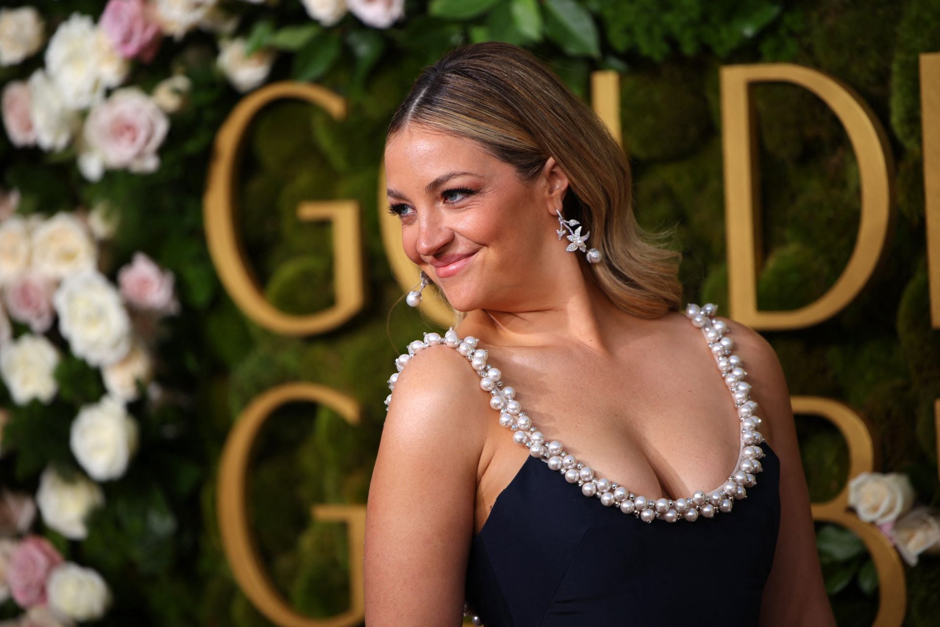 La actriz Abby Elliot, en la alfombra roja de los Globos de Oro.