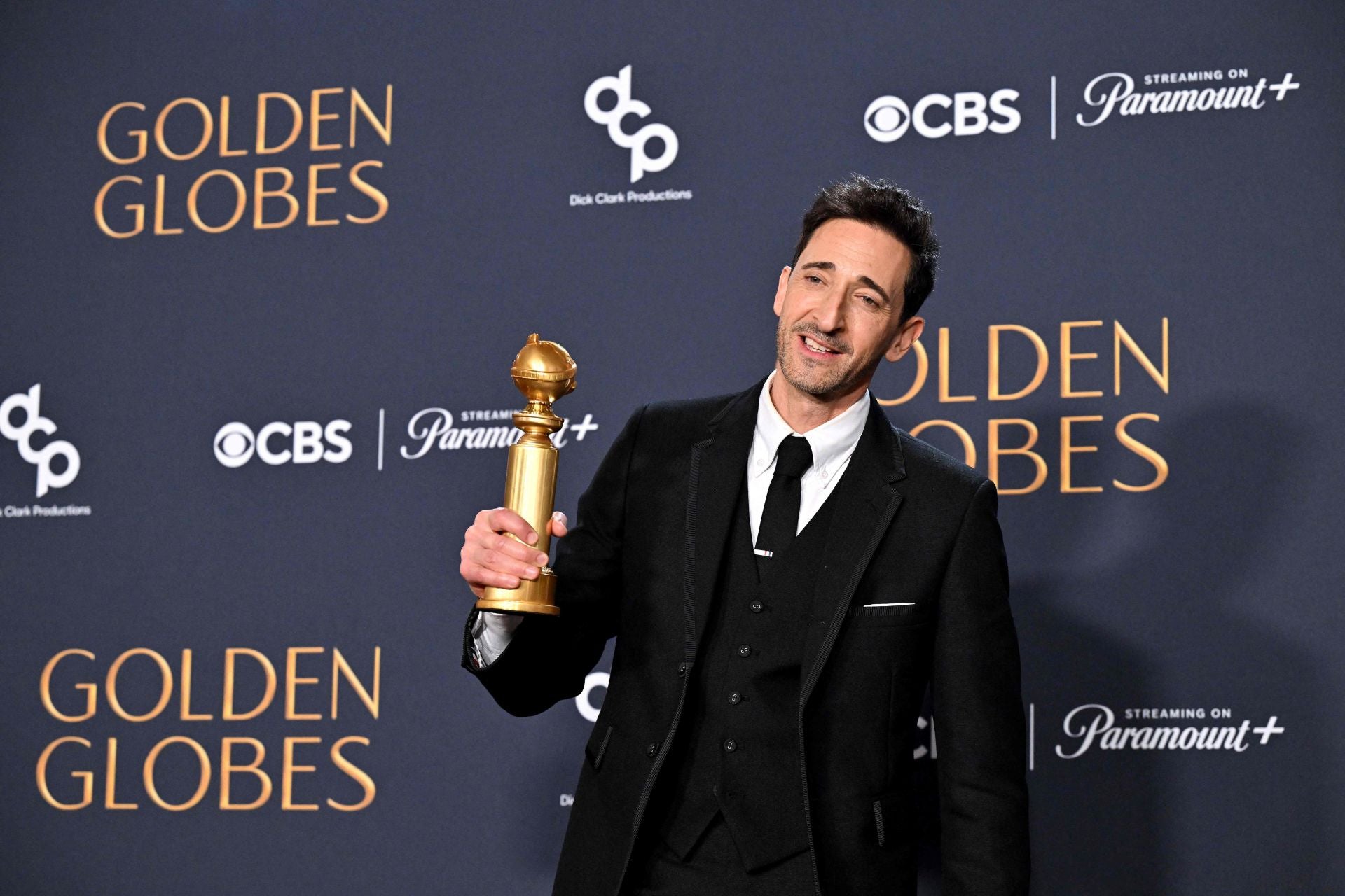 Adrien Brody fue uno de los grandes triunfadores de la noche al llevarse el galardón en la categoría de 'mejor actor de película de drama'.