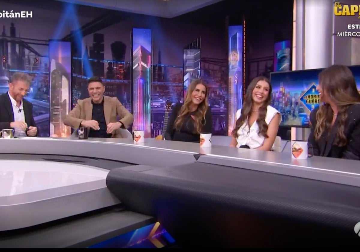 Joaquín Sánchez junto a su mujer y sus hijas en 'El Hormiguero'