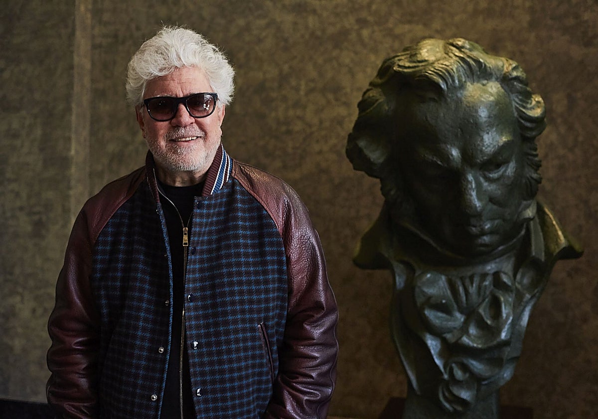 Este es el pueblo que vio nacer a Pedro Almodóvar: cuál es, qué ver y los mejores restaurantes para comer