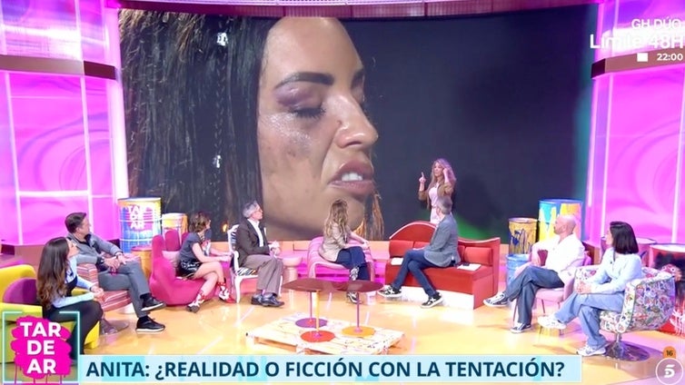 La 'prueba del algodón' en directo al ver las «lágrimas negras» de Anita en 'La Isla de las Tentaciones': «¡Le ha fallado el rímel waterproof!»