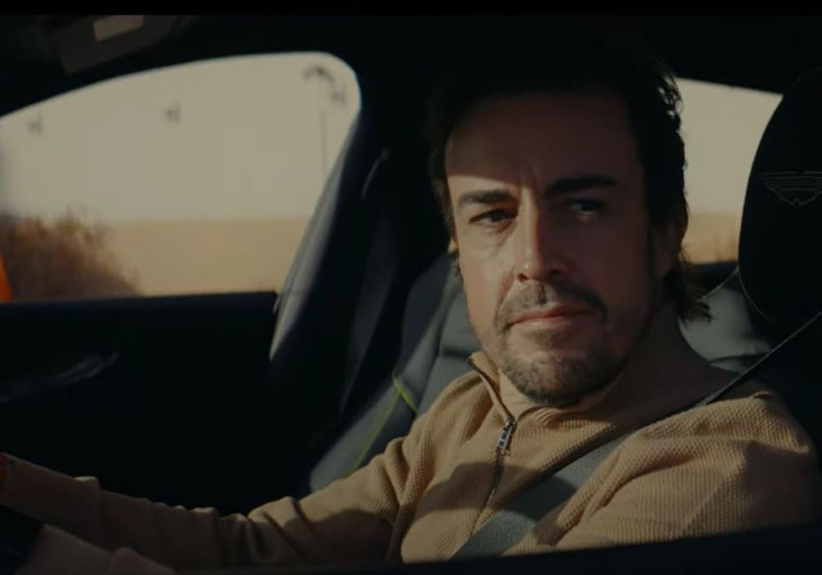 Fernando Alonso, en el videoclip de 'Fango in Paradiso' de Francesca Michielin