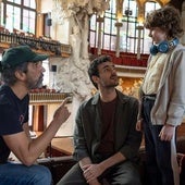 El director Javier Ruiz Caldera da instrucciones a Miki Esparbé y Jordi Catalán, padre e hijo en 'Wolfgang (Extraordinario)'