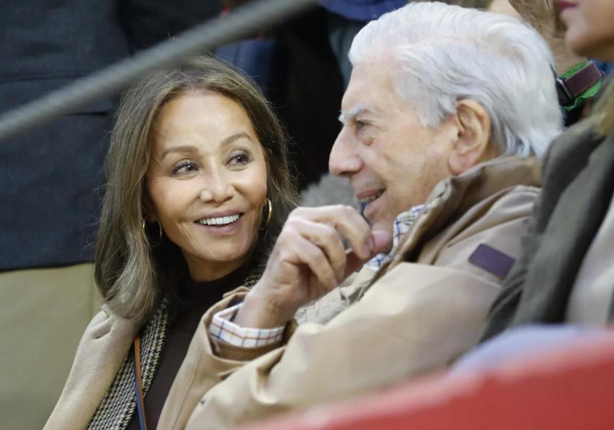 Isabel Preysler y Vargas Llosa durante los años en los que duró su relación.