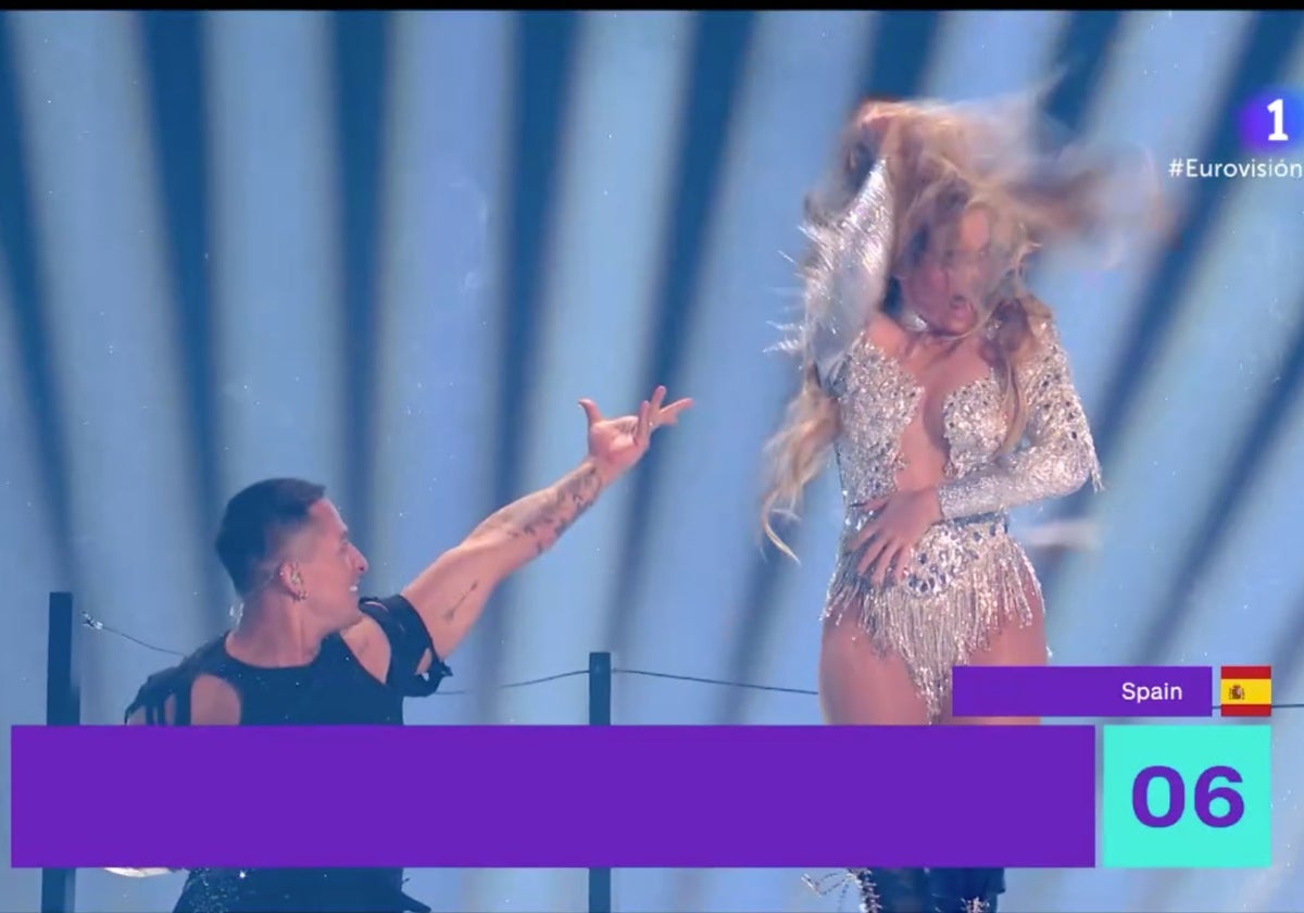Melody puso la guinda a su actuación en la final del Festival de Eurovisión con su famoso movimiento de pelo que todo el mundo conoce como el 'helicóptero'.