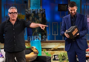 Sergi López deja sin palabras a Broncano: «Es la primera vez que me traen un regalo así»