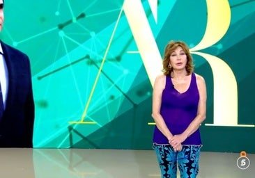 Una cámara traicionera saca a la luz lo que hace Ana Rosa Quintana antes de comenzar 'El programa de Ana Rosa'