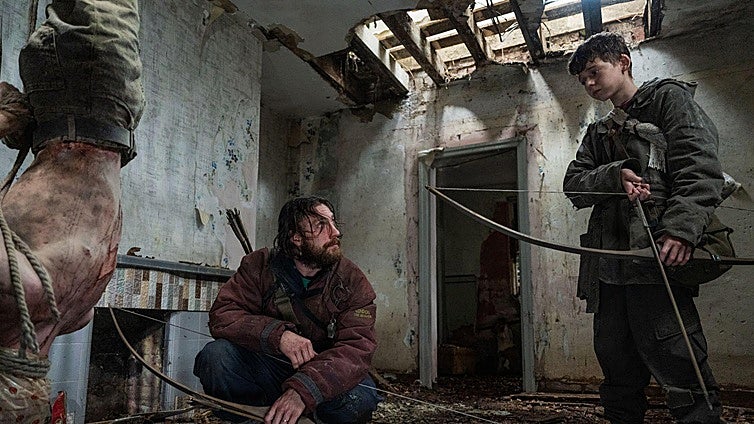 Crítica de '28 años después' (***): Qué hacer en un mundo infestado de zombis