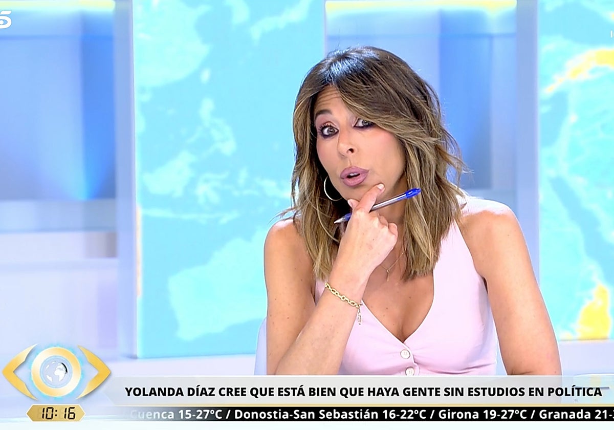 Ana Terradillos, presentadora de 'La mirada crítica', ha hablado alto y claro sobre los curriculos de los políticos.