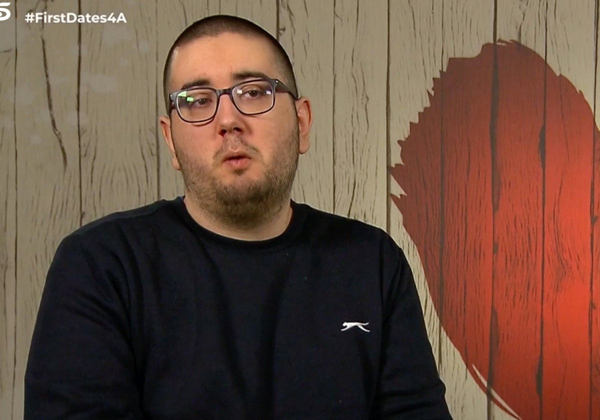 Carlos durante su cita de 'First Dates'