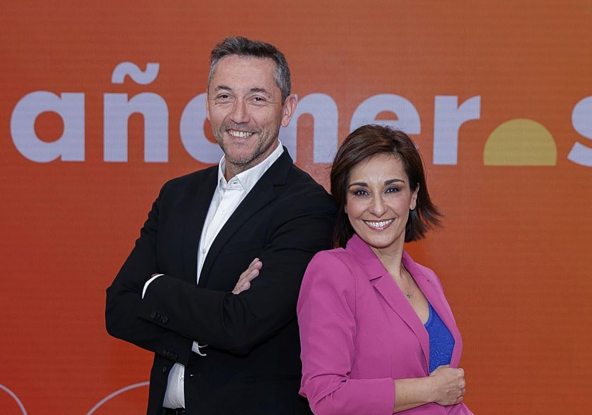Javier Ruiz y Adela González, presentadores de 'Mañaneros 360'
