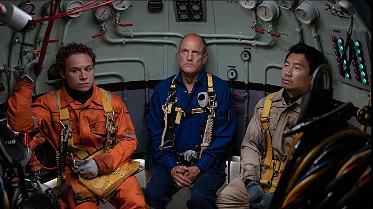 Woody Harrelson, Simu Liu y Finn Cole en 'Sin oxígeno'