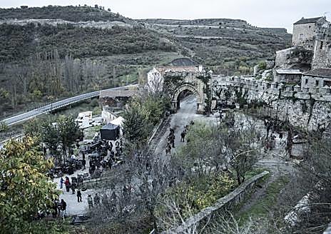 Imagen secundaria 1 - Imágenes del rodaje en Sepúlveda de la tercera temporada de 'The Walking Dead: Daryl Dixon'