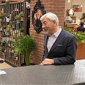 Carlos Sobera, directo con lo que le suelta un soltero nada más llegar: «¿Me estás tirando los tejos?»