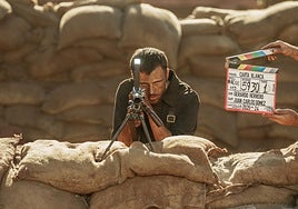 Dentro del rodaje de 'Carta blanca': demasiado buen rollo para estar rodando a cuarenta grados