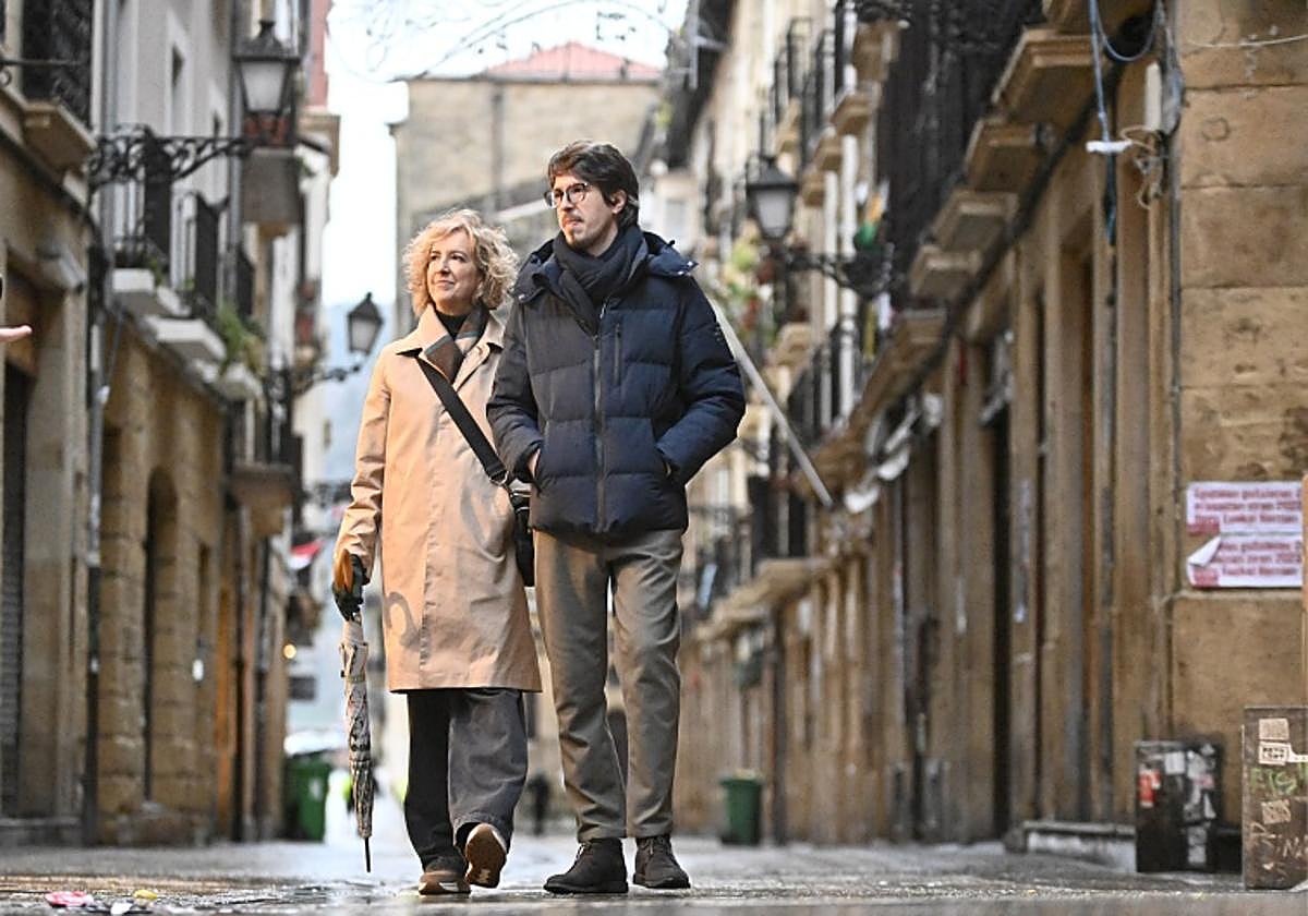 La viuda y el hijo de Gregorio Ordóñez, en una escena del documental