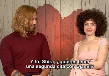 Un soltero va a 'First Dates' y sorprende a su cita con su «arma de seducción masiva»: «Espero que la toque bien»