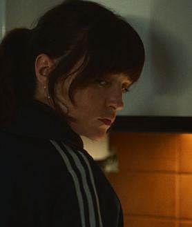 Imagen secundaria 2 - Fotogramas de 'Un fantasma en la batalla'