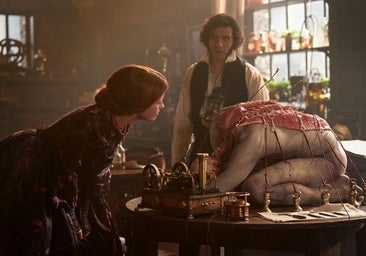 'Frankenstein', de Guillermo del Toro (***): deslumbrante pirotecnia visual y sentimental