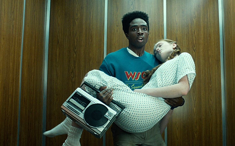 Imagen principal - Los chicos se enfrentan al gran final de 'Stranger Things'