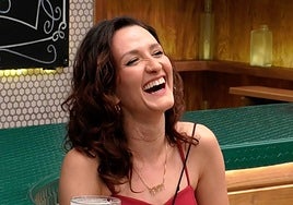 Un popular artista anónimo consigue que a su cita le «explote la cabeza» por cómo se presenta a 'First Dates'