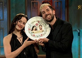 Del sorprendente 'cameo' de 10 estrellas a la confesión sobre su celibato voluntario: Rosalía revoluciona 'La Revuelta' en su primera visita