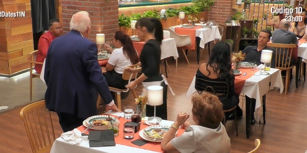 Un soltero de 81 años sufre un percance  mientras cenaba y obliga a 'First Dates' a suspender la cita: «El susto más grande de mi vida»