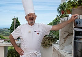 Karlos Arguiñano indica el alimento que evita comer por las noches a sus 77 años: «Se convierte en azúcar y a partir de una edad se carga la mochila»