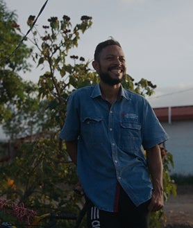 Secondary image 2 - Some scenes from the documentary 