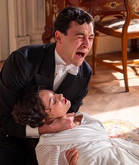 Imagem Secundária 2. Acima: Equipe La Promesa. À esquerda e à direita estão duas cenas de The Promise.