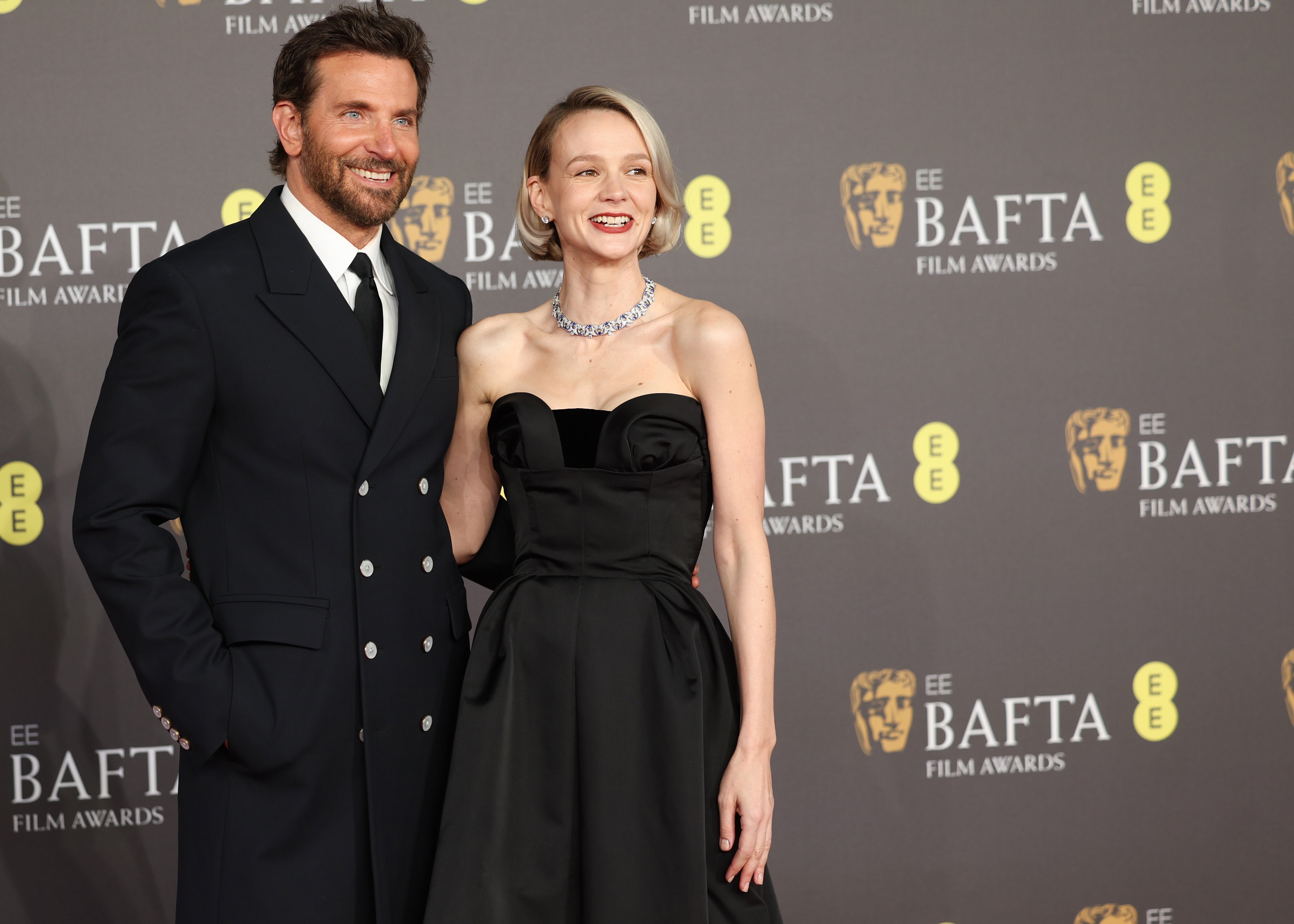 Bradley Cooper, nominado como director y actor, y Carey Mulligan, aspirante a mejor actriz, ambos por 'Maestro'