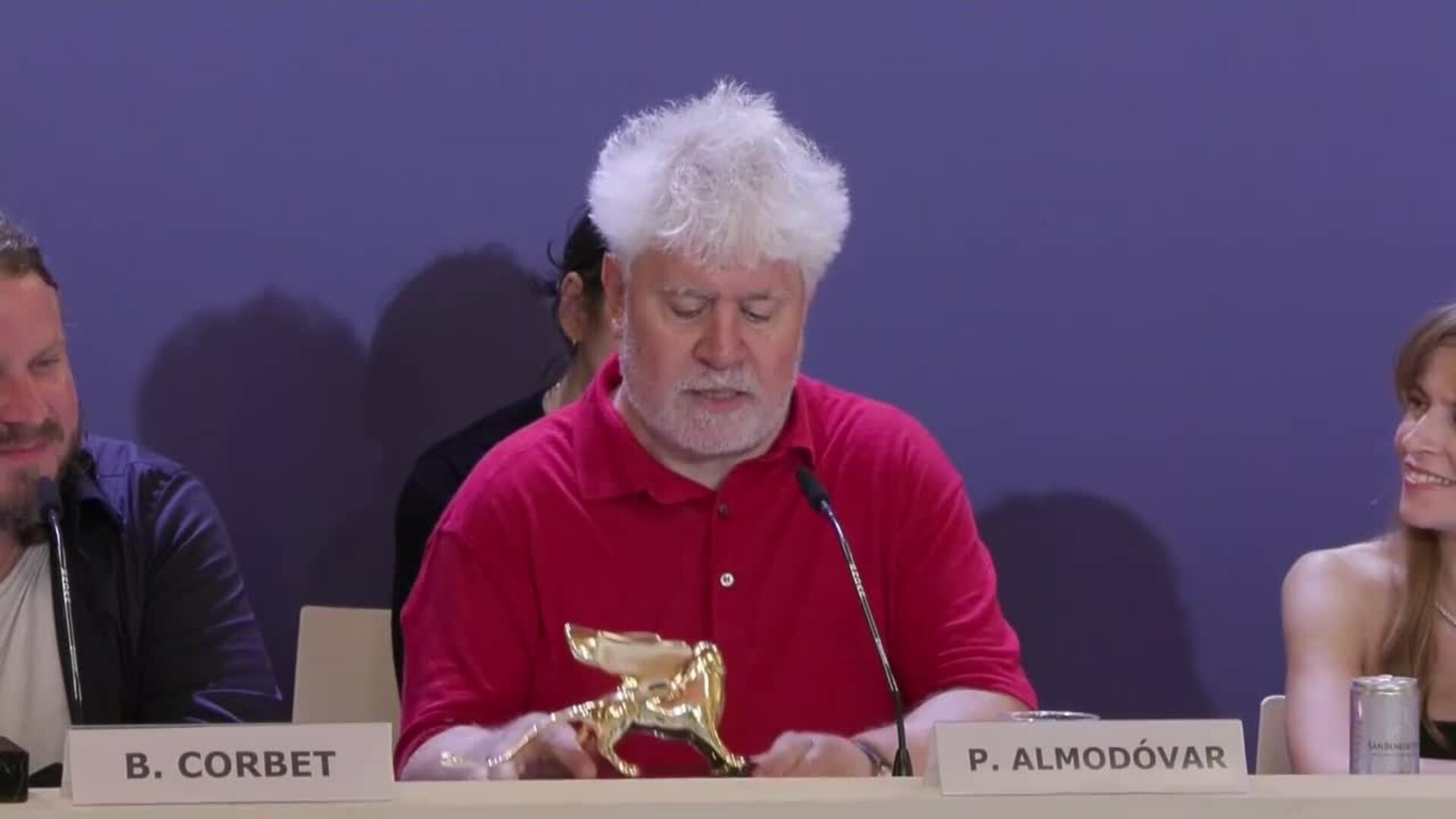 Pedro Almodóvar tras ganar el León de Oro: &quot;En este momento estoy felicísimo&quot;
