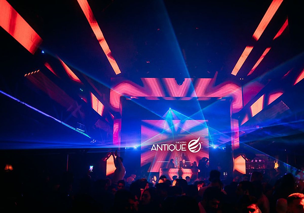 Antique Theatro Sevilla es un local de ocio nocturno que cuenta con una variada programación