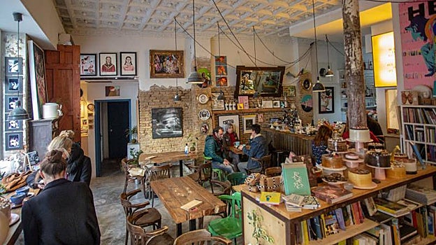 La cercanía caracteriza al espacio Un gato en bicicleta