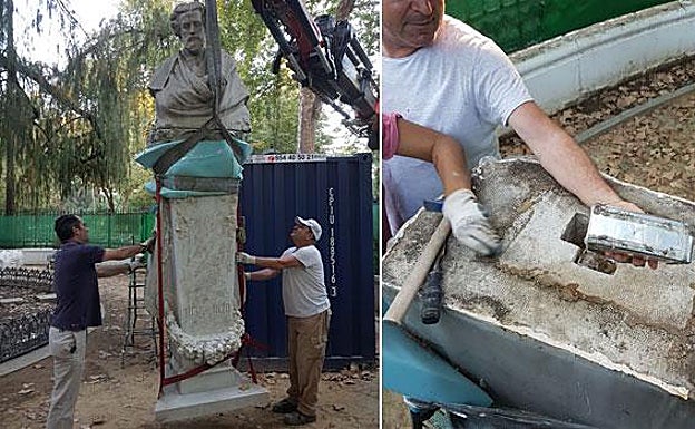 La escultura en el momento de ser izada y uno de los cofres depositado en su base