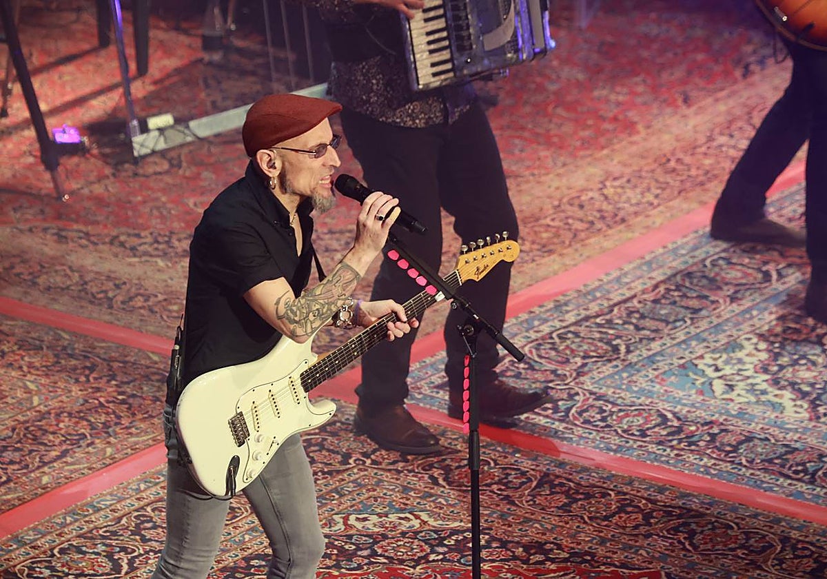 Fito encandiló al público sevillano con sus canciones