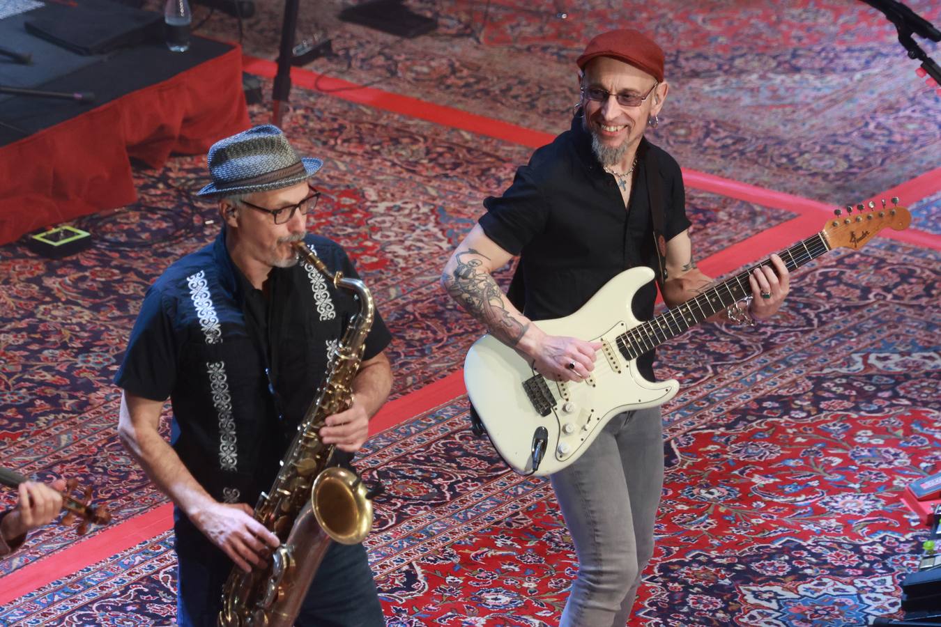 Fito encandiló al público sevillano con sus canciones 