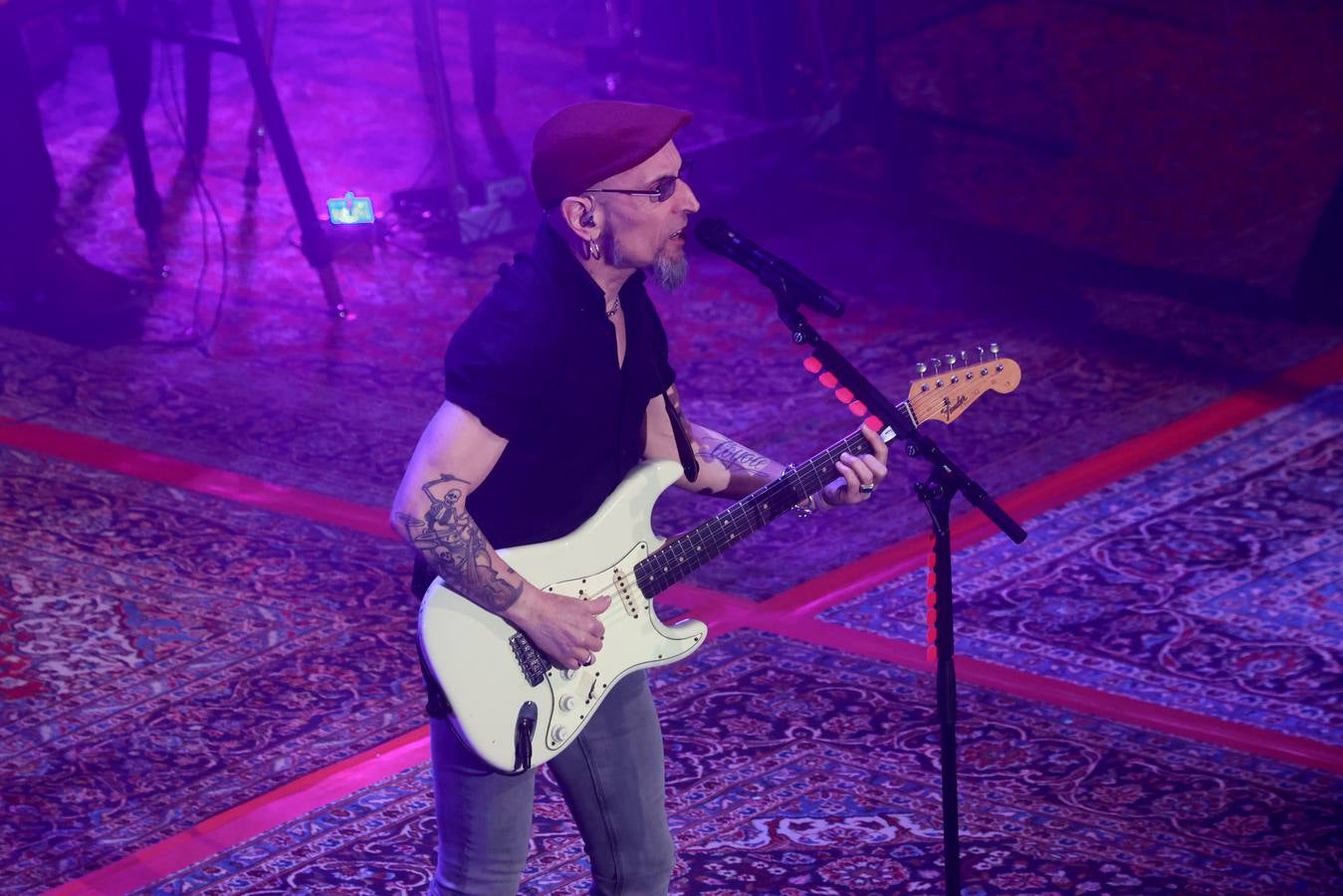 Fito encandiló al público sevillano con sus canciones 