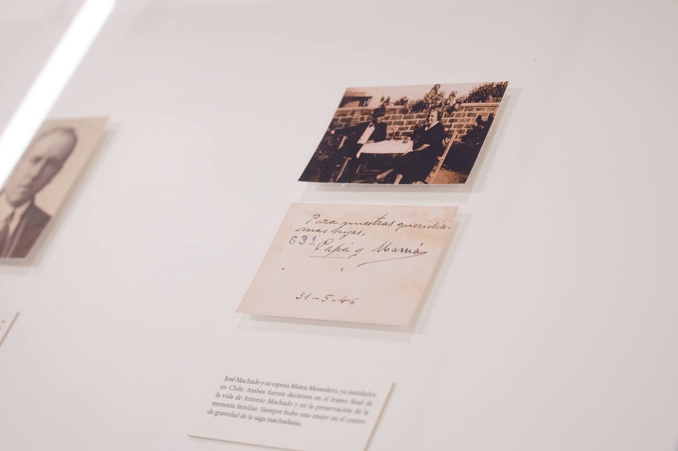 Piezas de las nuevas exposiciones del Centro Fundación Unicaja de Sevilla