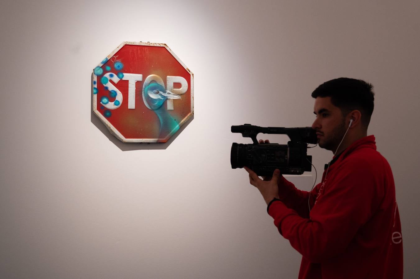 Piezas de las nuevas exposiciones del Centro Fundación Unicaja de Sevilla