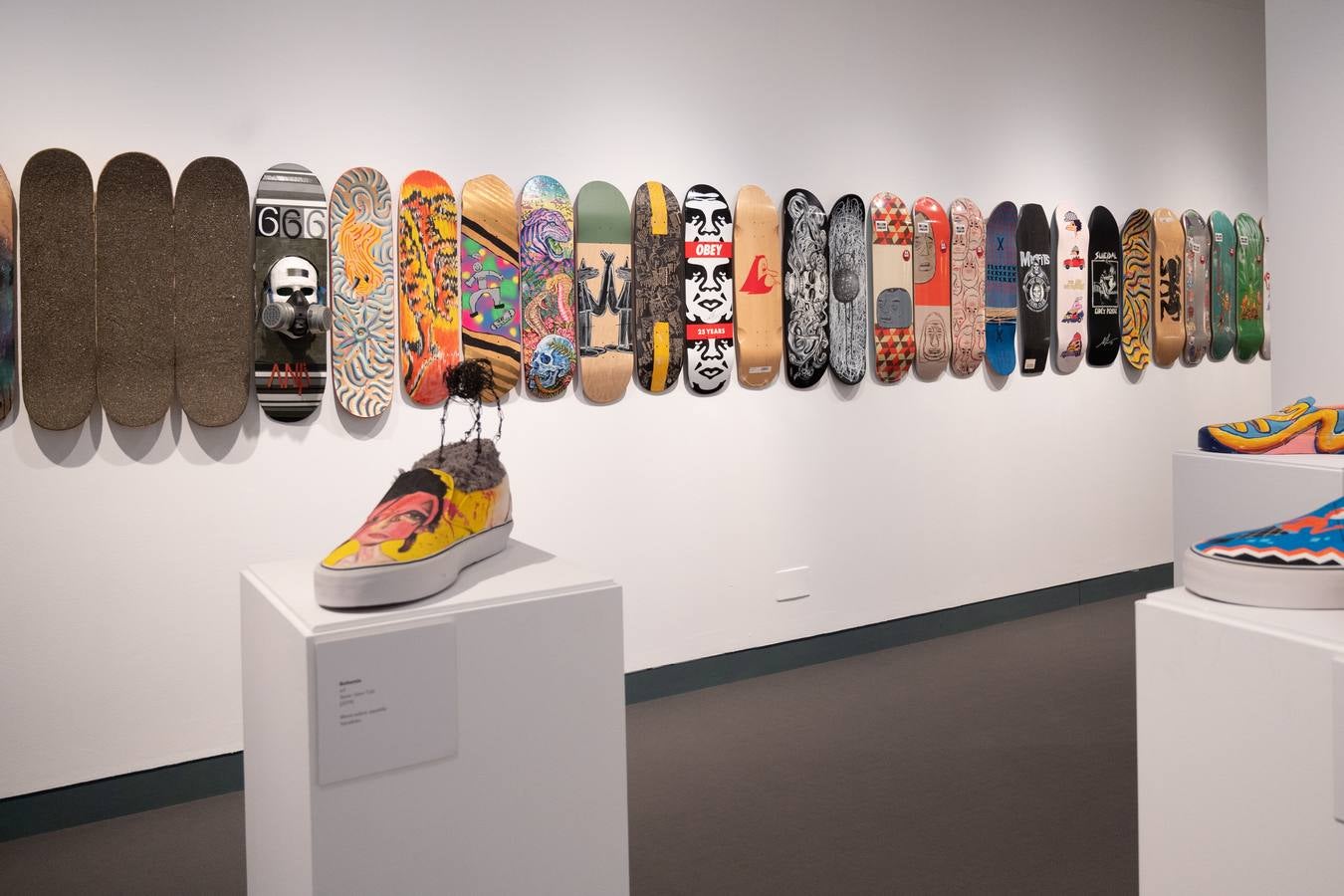 Piezas de las nuevas exposiciones del Centro Fundación Unicaja de Sevilla