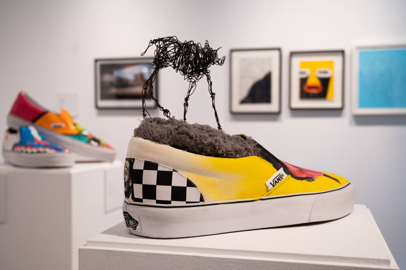 Piezas de las nuevas exposiciones del Centro Fundación Unicaja de Sevilla