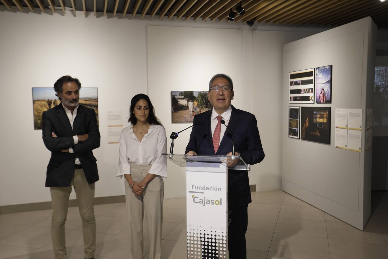 La inauguración de la exposición World Press Photo 2023 en la Fundación Cajasol de Sevilla