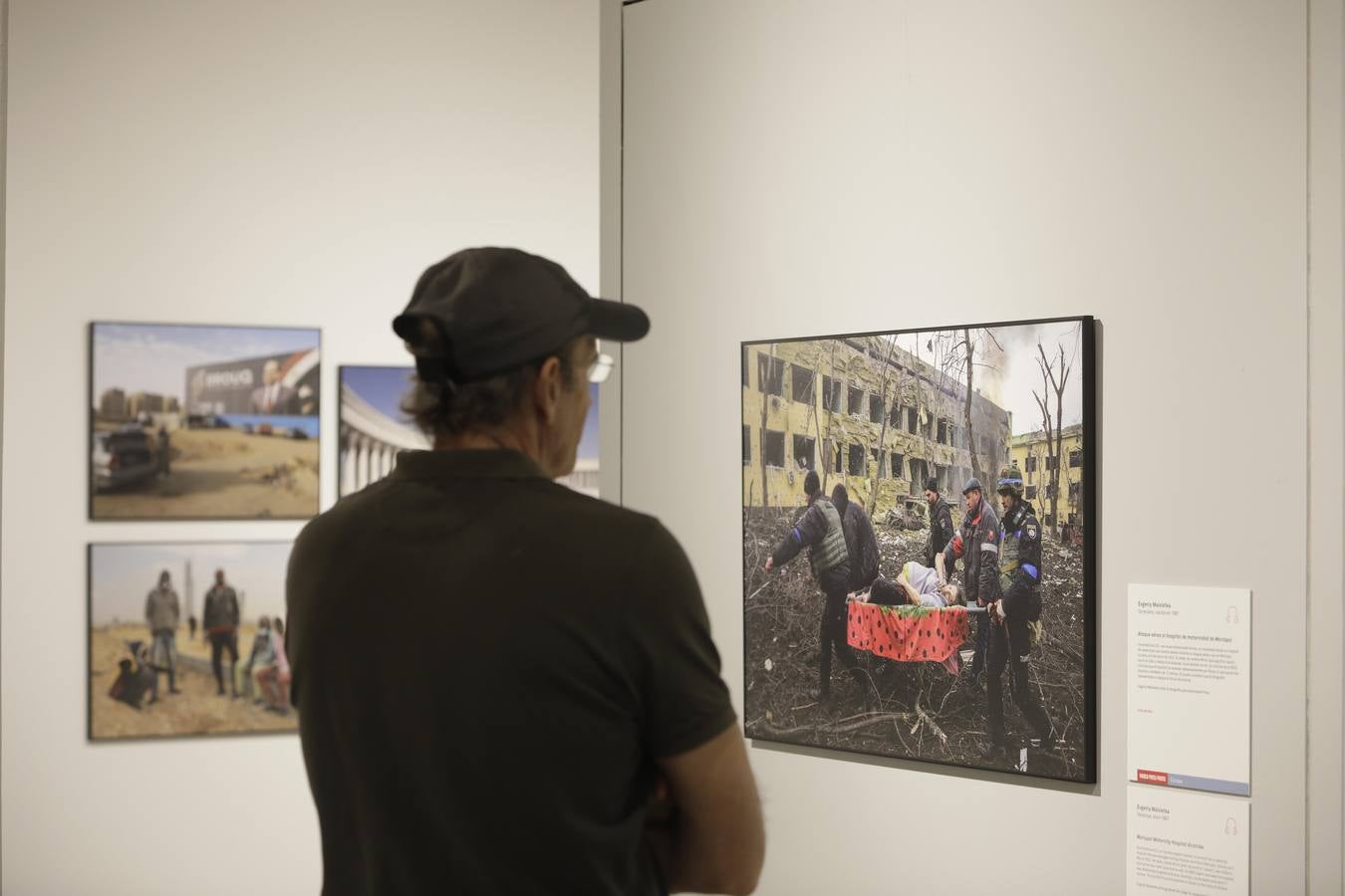 La inauguración de la exposición World Press Photo 2023 en la Fundación Cajasol de Sevilla