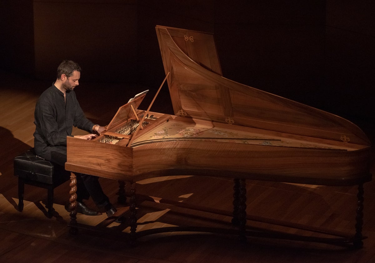 Benjamin Alard durante su concierto en Sevilla