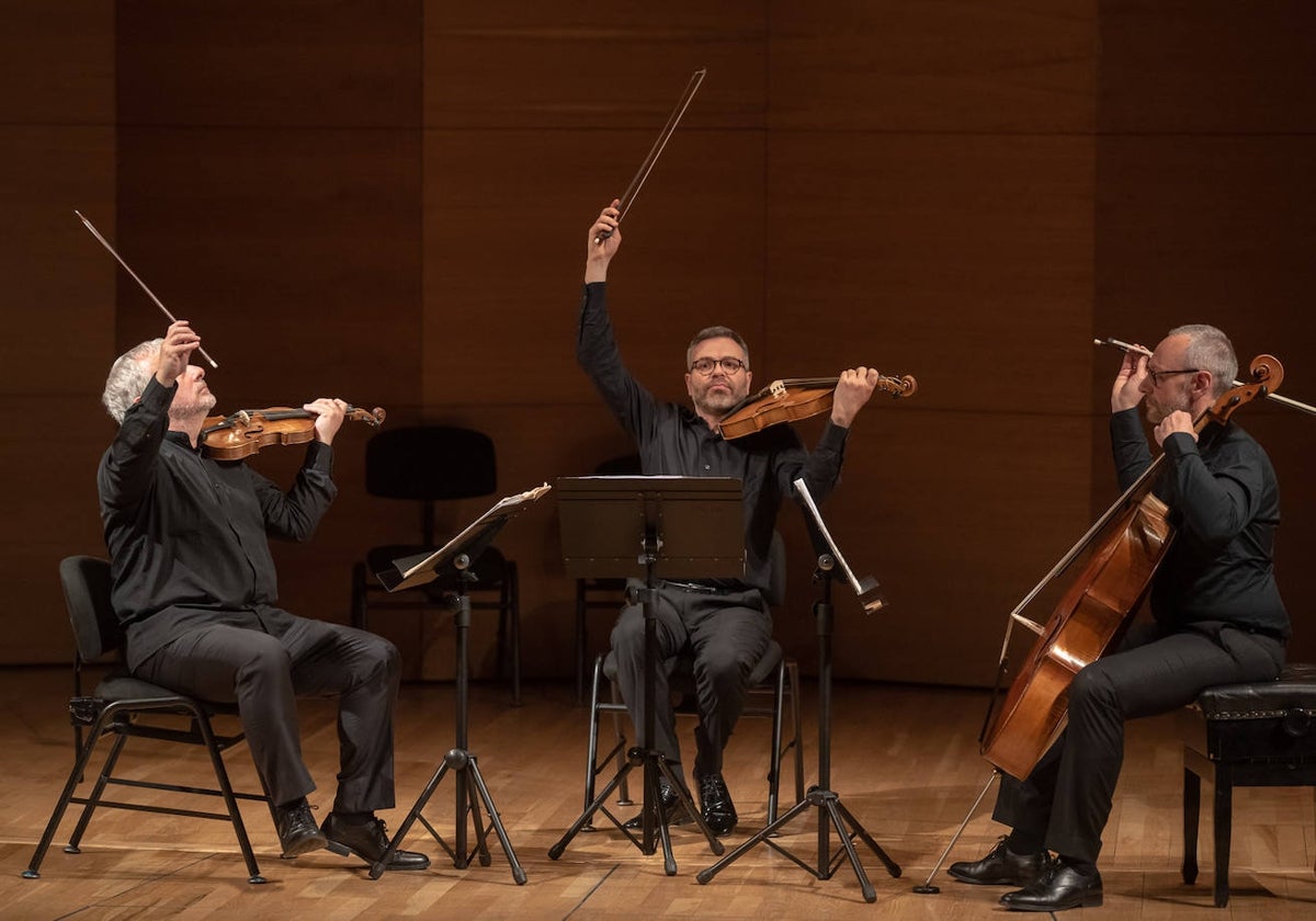 Un momento de la actuación de Europa Galante en el Teatro Turina de Sevilla