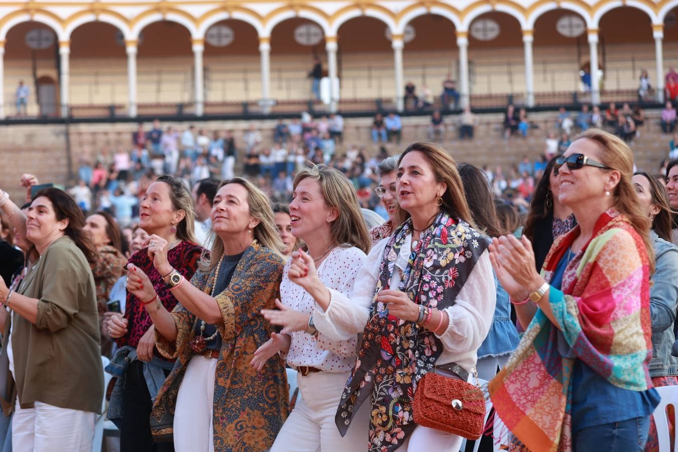 Aspecto muy ambientado de la Maestranza durante el festival de música Ktholic