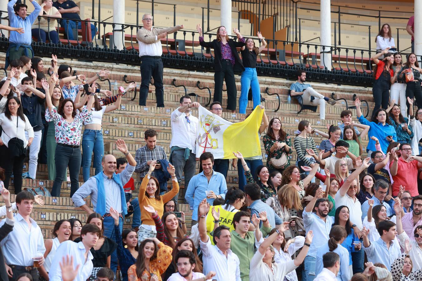 Aspecto muy ambientado de la Maestranza durante el festival de música Ktholic